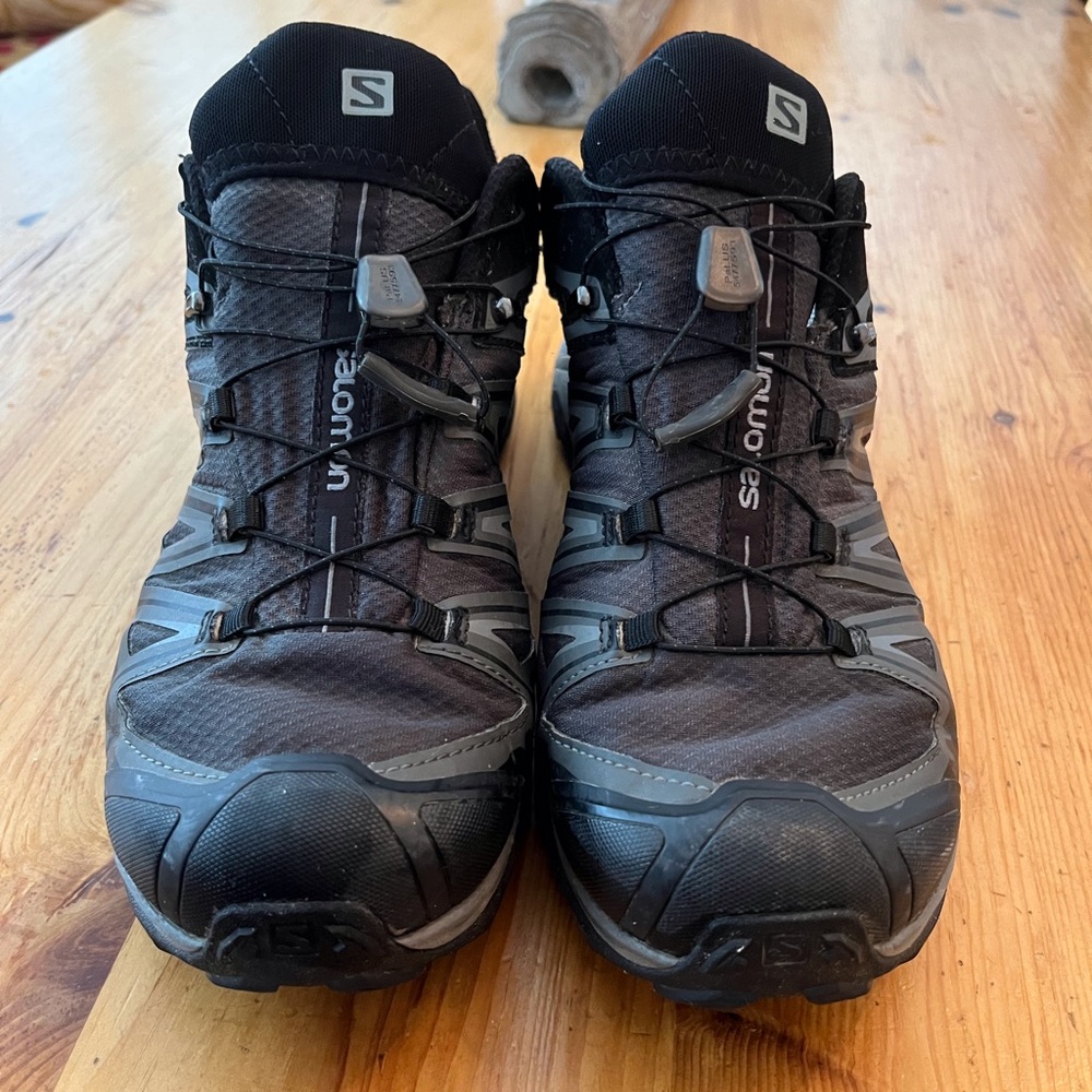 EUC Salomon Men’s Hiking Boot - Size 11.5
